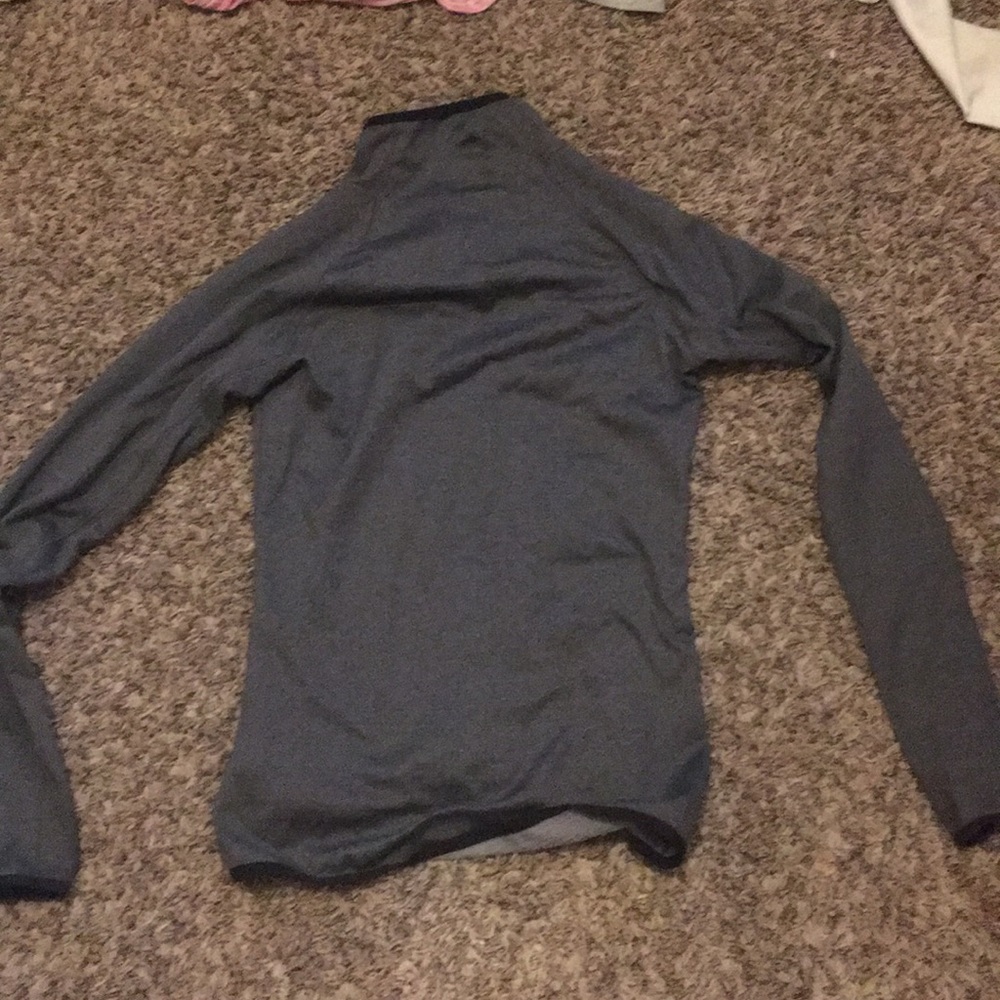Tight gray pullover - Picture 2 of 2
